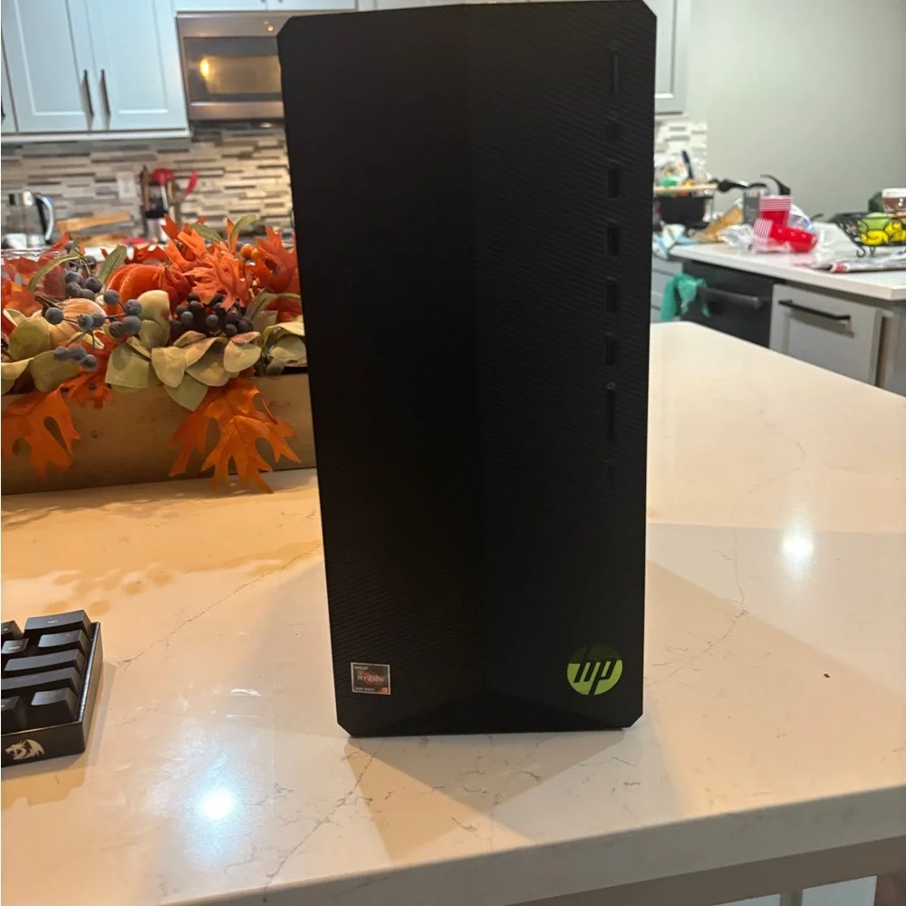 Hp pavilion gaming pc with keyboard